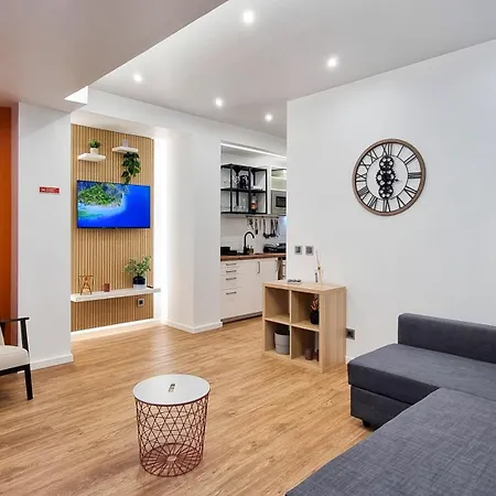 The Jolie - By The Ocean Apartment