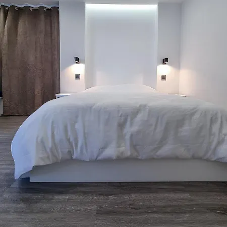 The Jolie - By The Ocean Apartment *