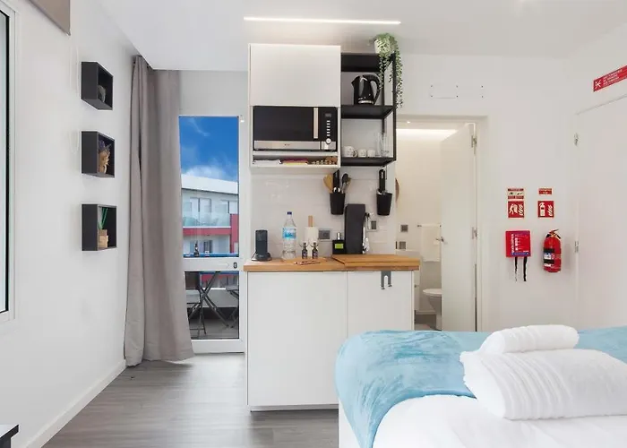 The Jolie - By The Ocean *