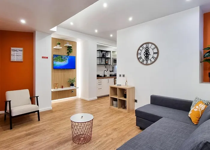 The Jolie - By The Ocean Apartment